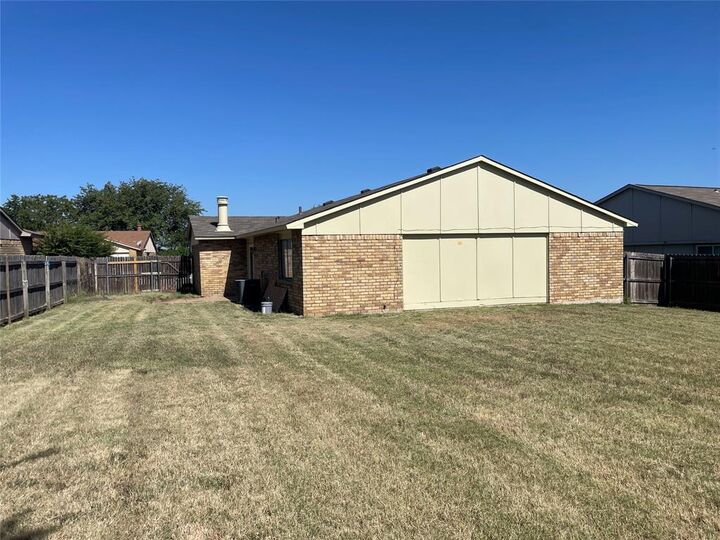 Property Photo: 7533 Parkwood Lane TX 76133