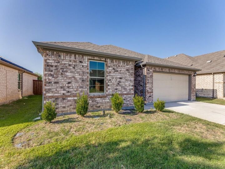 Property Photo: 620 Bronze Forest Drive TX 76131