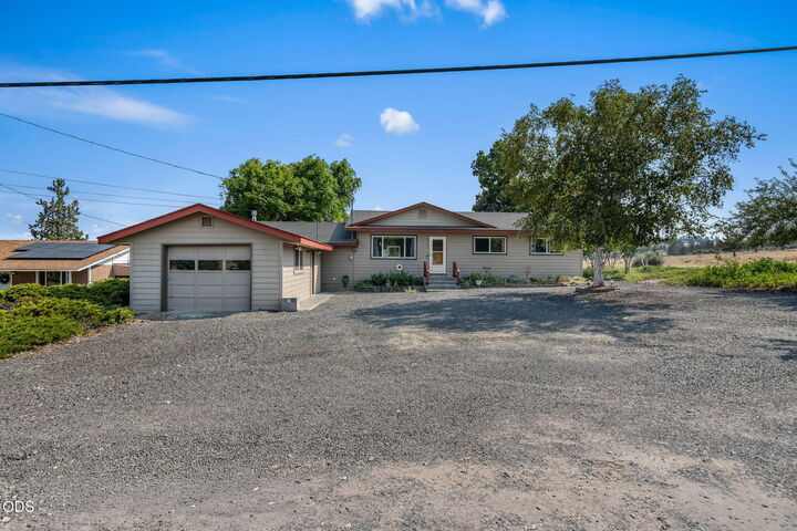 Property Photo: 705 SW Belmont Lane OR 97741