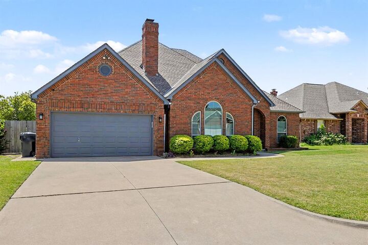 Property Photo: 2828 SW 108th Street OK 73170