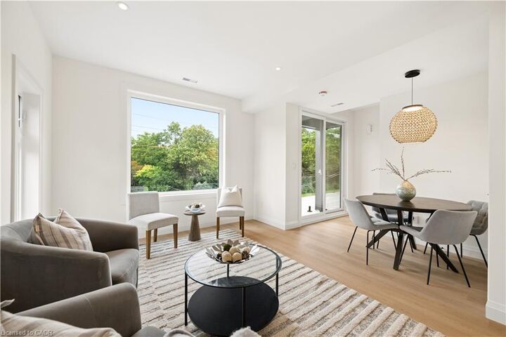Property Photo:  563 Wellington Street 3  ON N2H 5L6 