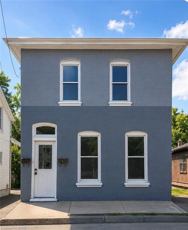 Property Photo:  145 Nelson Street Upper  ON N3T 2Y7 