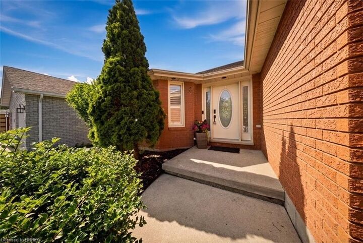 Property Photo:  68 Allensgate Drive  ON N3V 1E2 