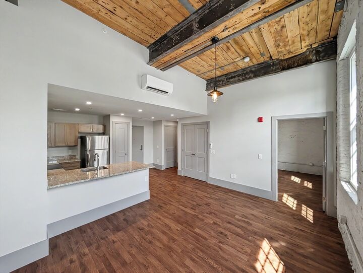 Property Photo: 90 Grove St 110 MA 01605