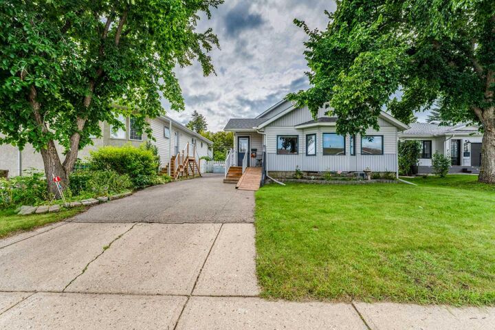 4729 49A Avenue — photo 1