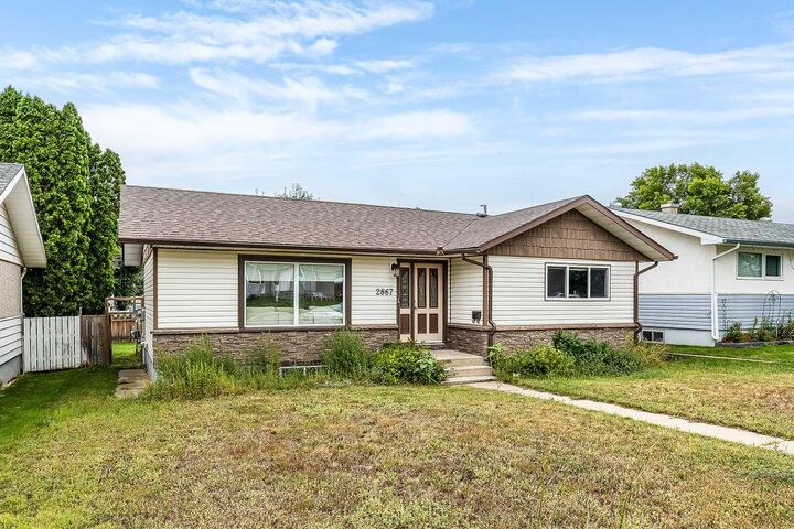 Property Photo:  2867 16 Ave SE  AB T1A 3T8 