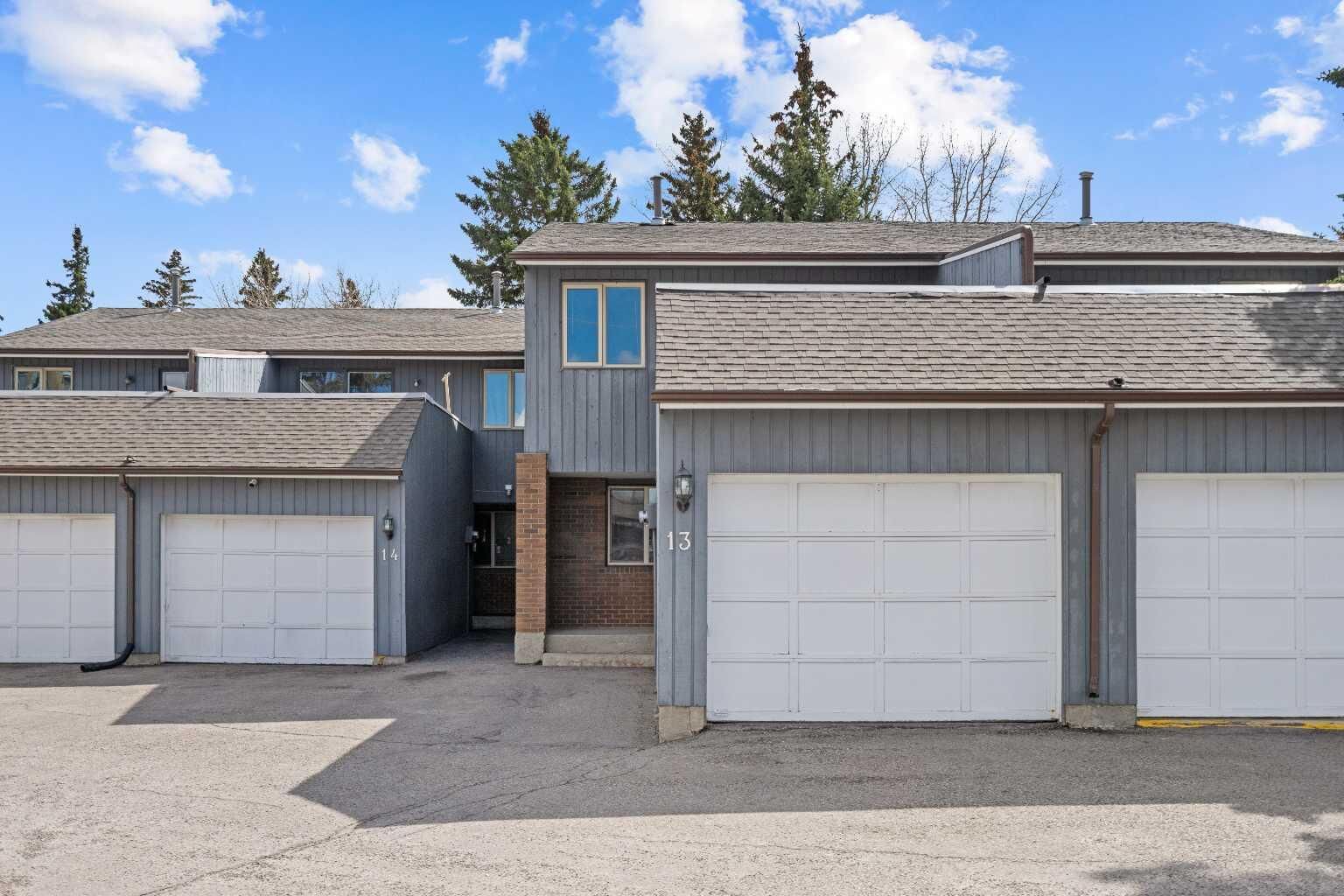 Property Photo: 803 Varsity Estates Drive NW 13 AB T3B 4W5