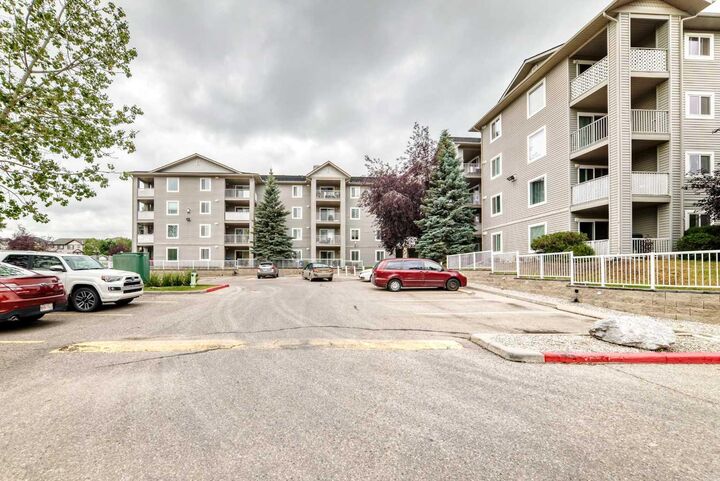Property Photo: 604 8 Street SW 5208A AB T4B 2W8