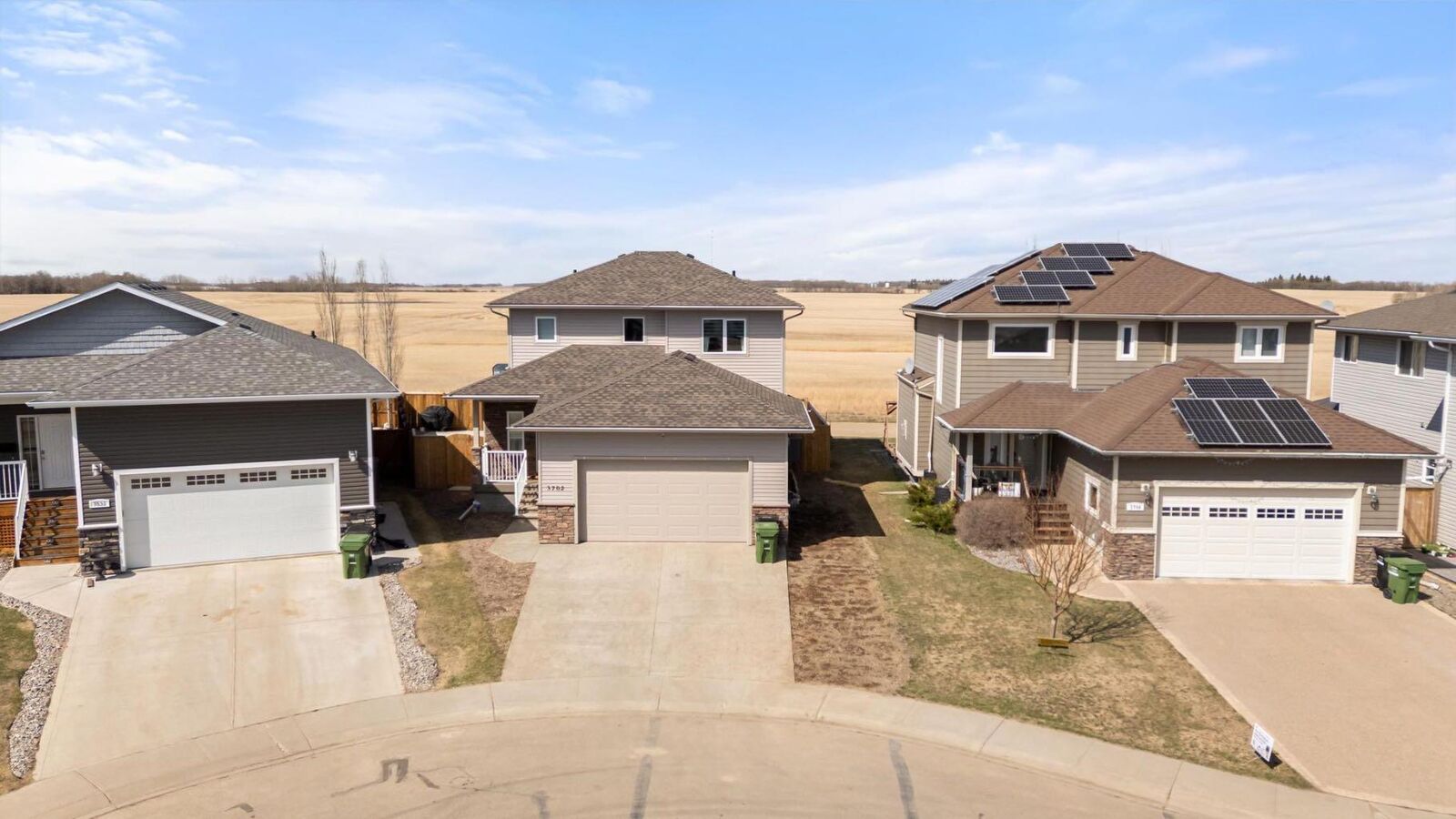 Property Photo: 3702 76 Street AB T4V 5E3