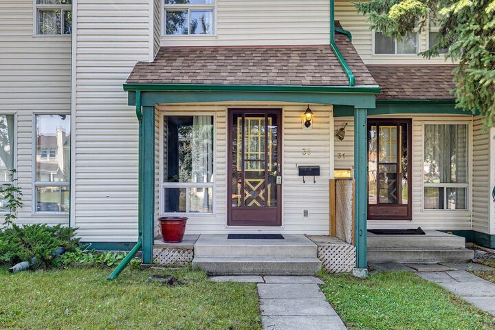 Property Photo: 33 Woodhill Court SW AB T2W 3P1