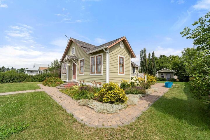 Property Photo: 5038 47 Street AB T0B 4C0
