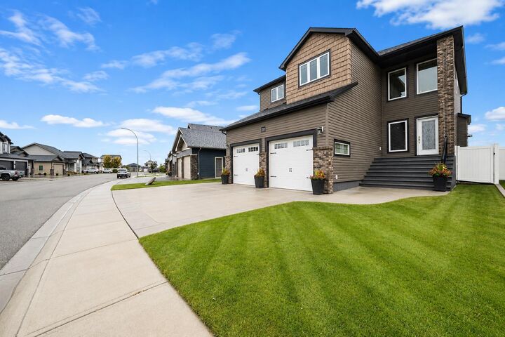 Property Photo: 38 Sterling Link SE AB T1B 4N2