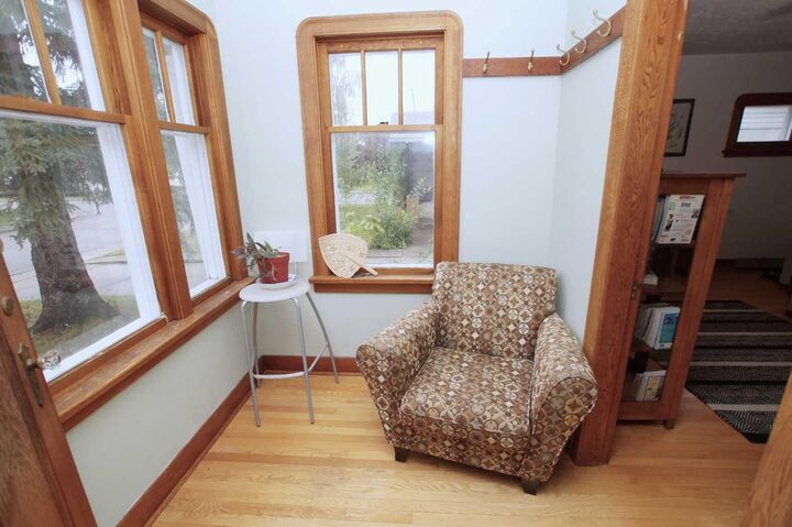 Property Photo:  1536 23 Avenue NW  AB T2M 1V1 