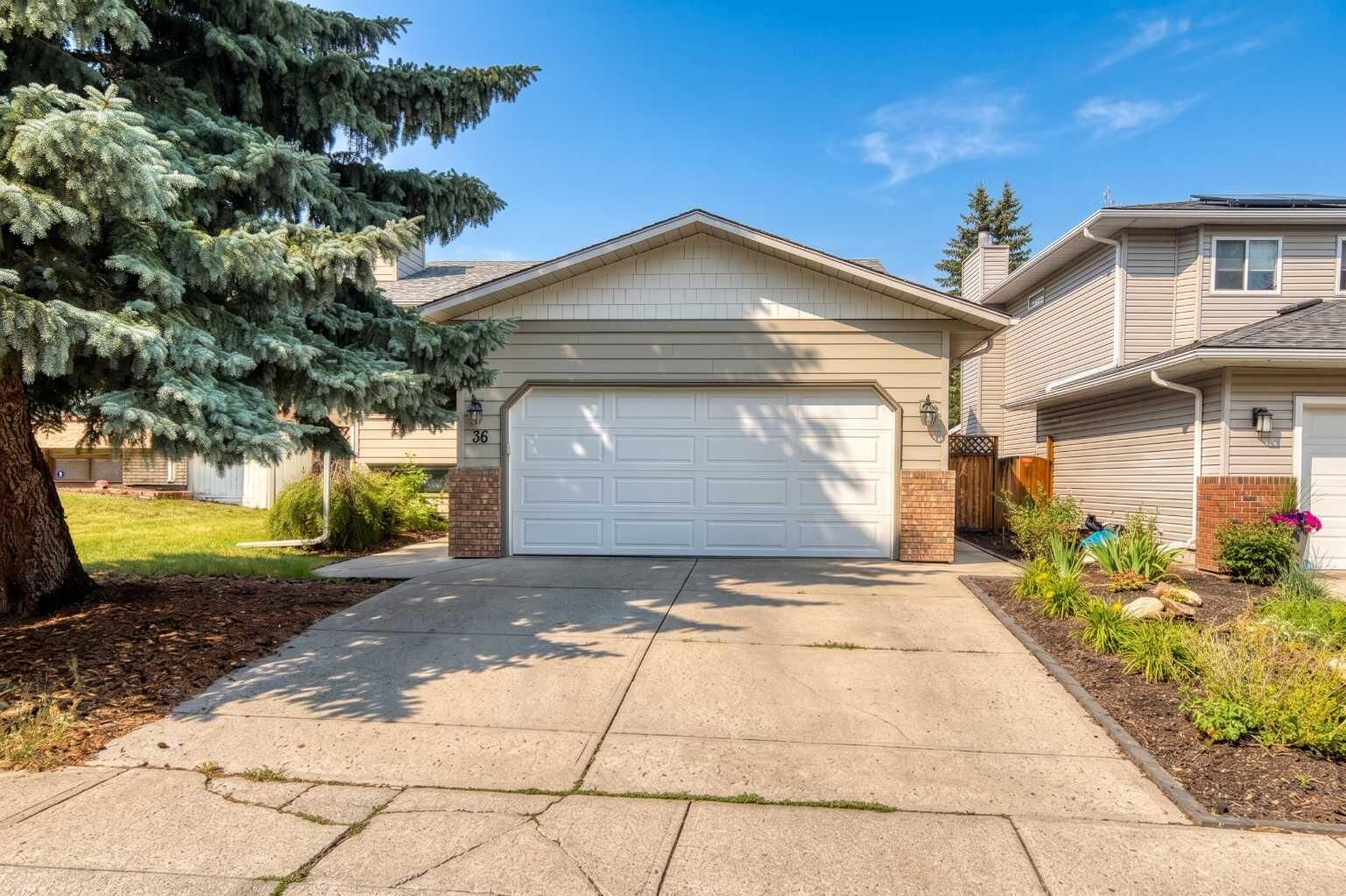 Property Photo: 36 Shannon Circle SW AB T2Y 2K4