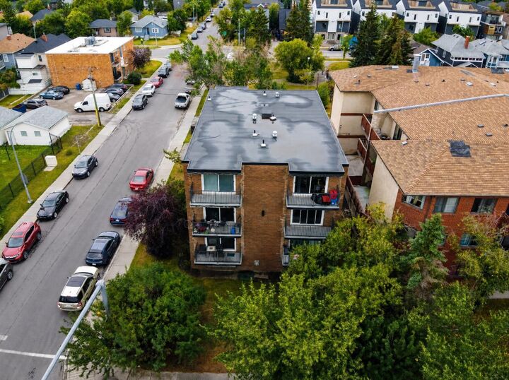 Property Photo: 1703 11 Avenue SW 32 AB T3C 0N5
