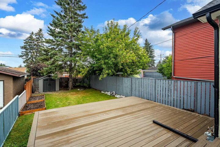 Property Photo: 224 30 Avenue NE AB T2E 2C9