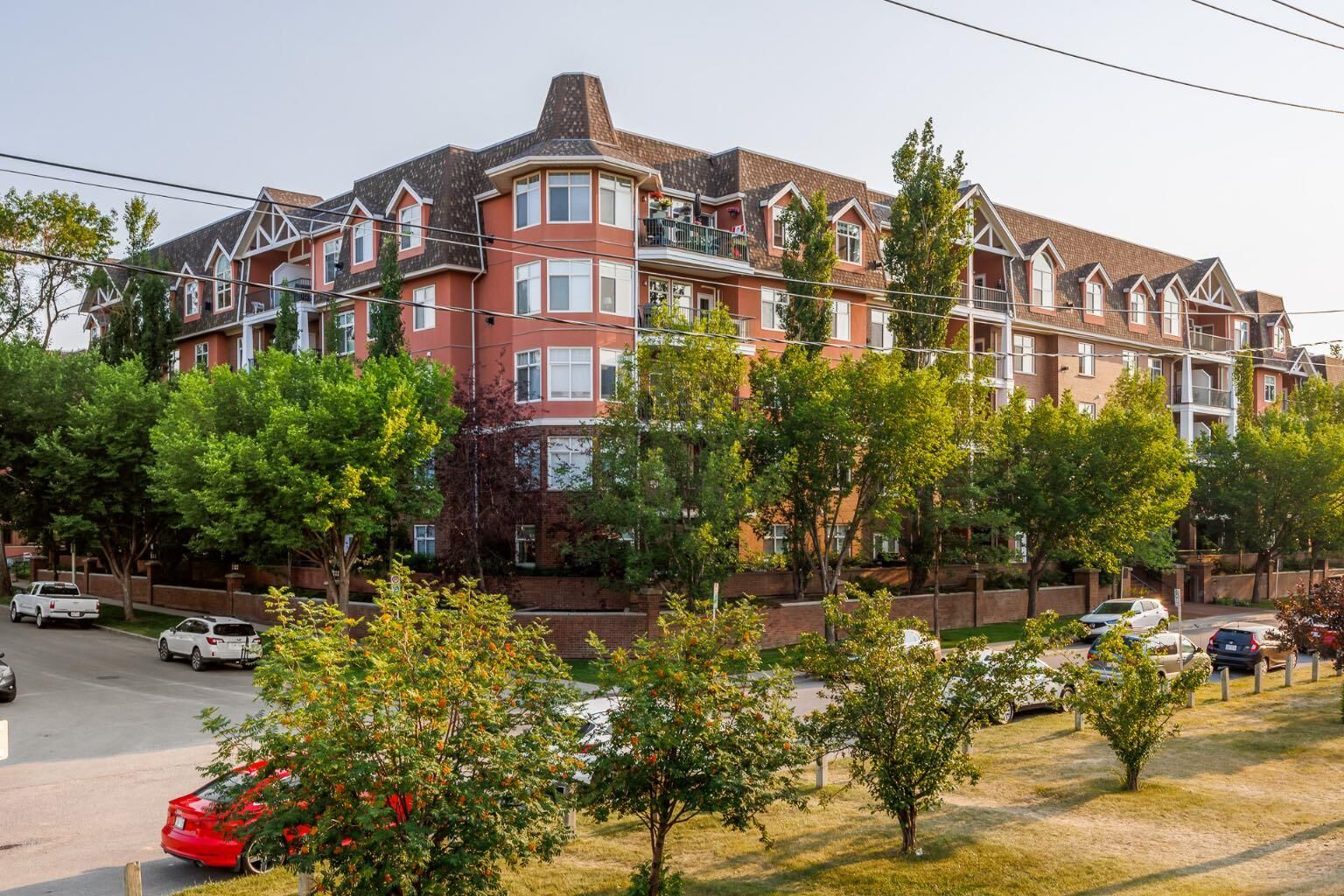 Property Photo: 59 22 Avenue SW 106 AB T2S 3C7