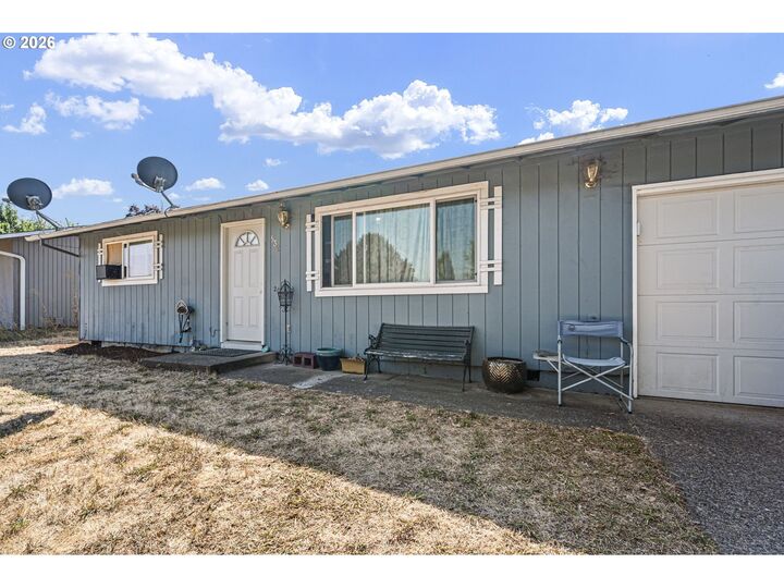 Property Photo: 3999 Virginia Ave OR 97478