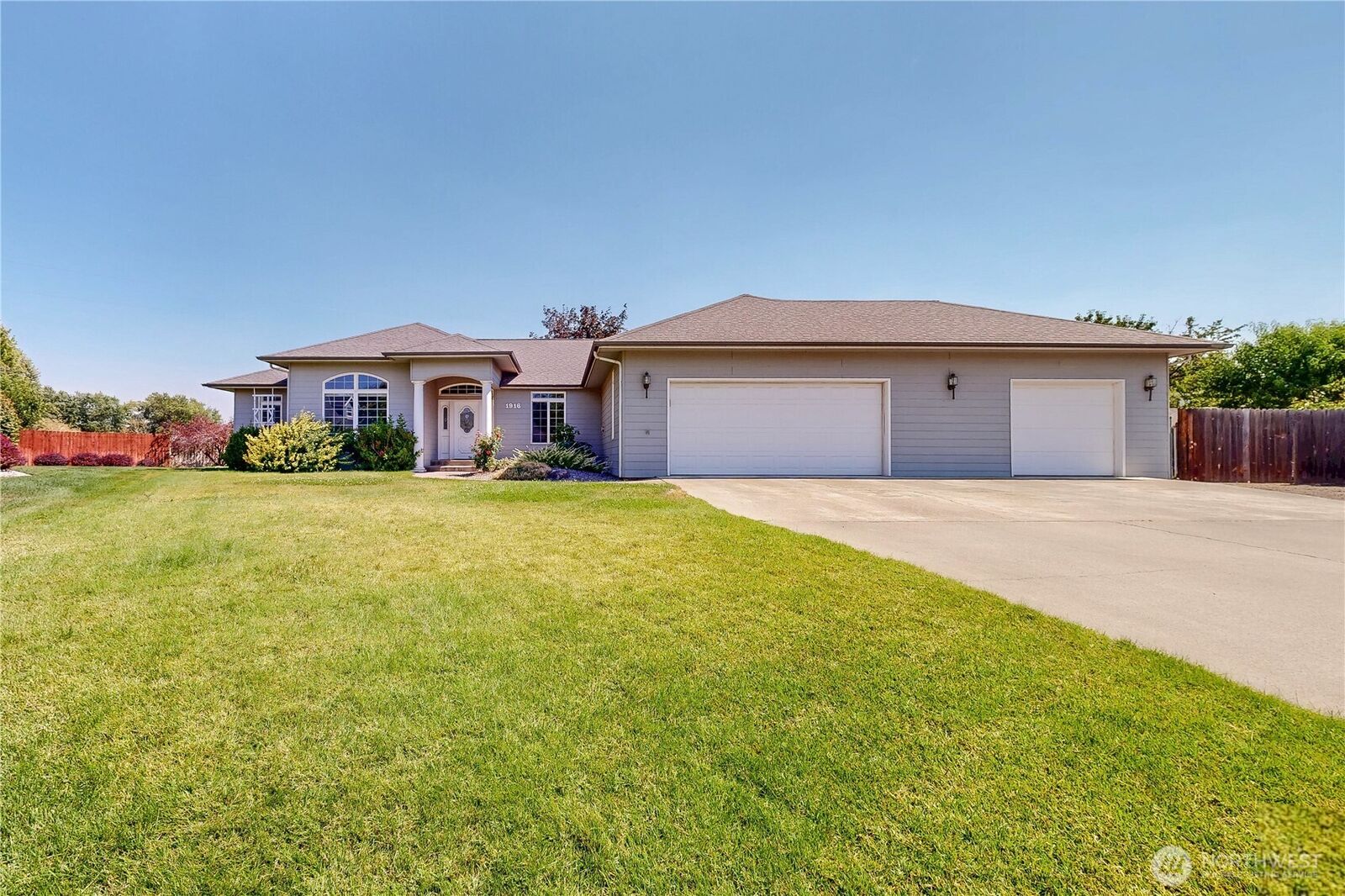Property Photo: 1916 SE Clover Court WA 99324