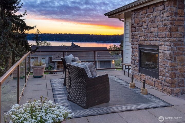 Property Photo:  514  205th Avenue NE  WA 98074 