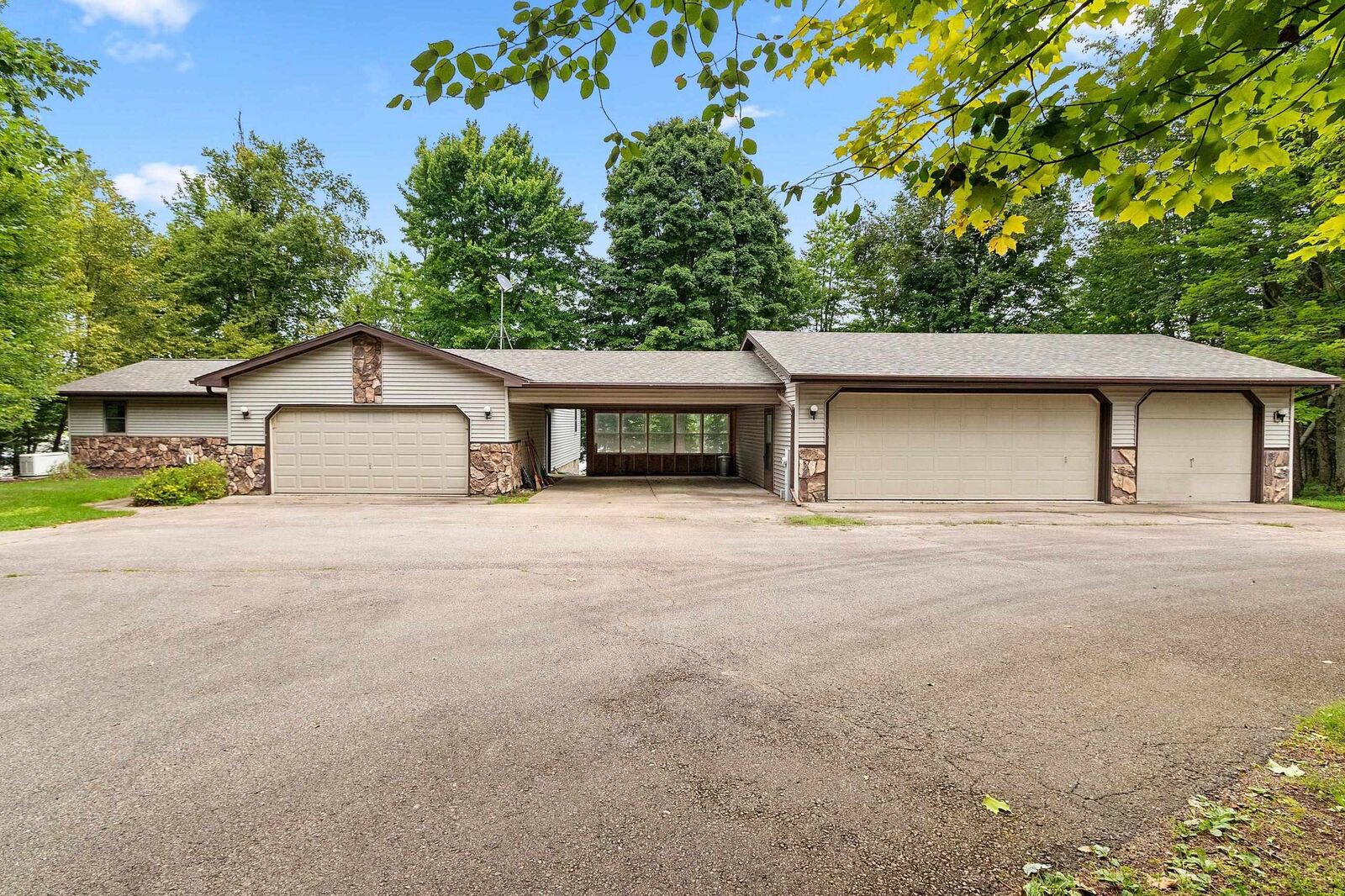 Property Photo:  17661 Dencur Lane  WI 54175 