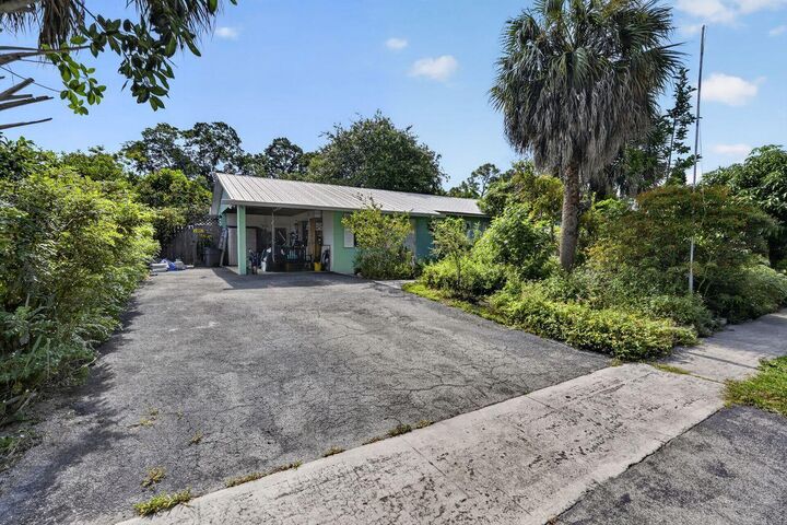 Property Photo:  303 S Delaware Boulevard  FL 33458 