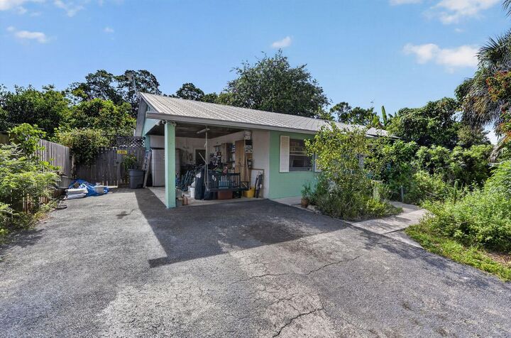 Property Photo: 303 S Delaware Boulevard FL 33458