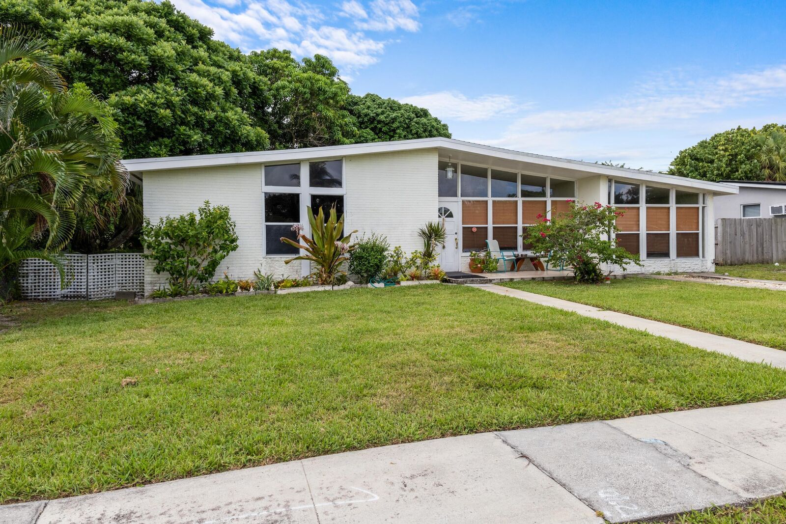 Property Photo: 642 W Ocean FL 33426