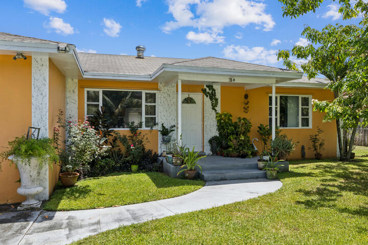 Property Photo:  414 W Branch Street  FL 33462 