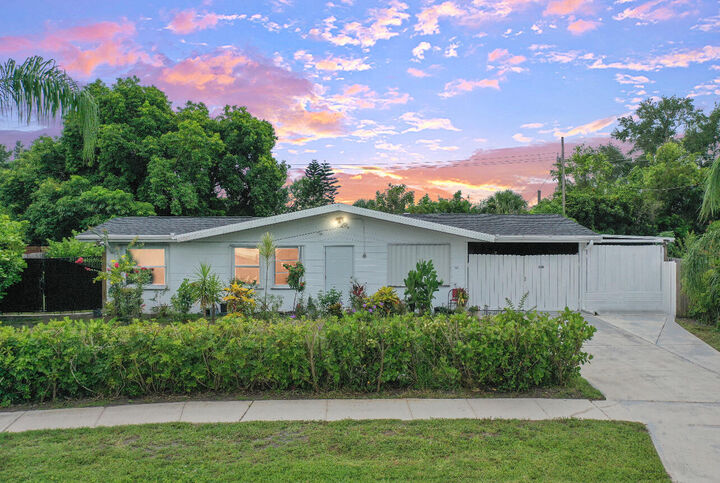 Property Photo: 120 Banyan Drive FL 34952