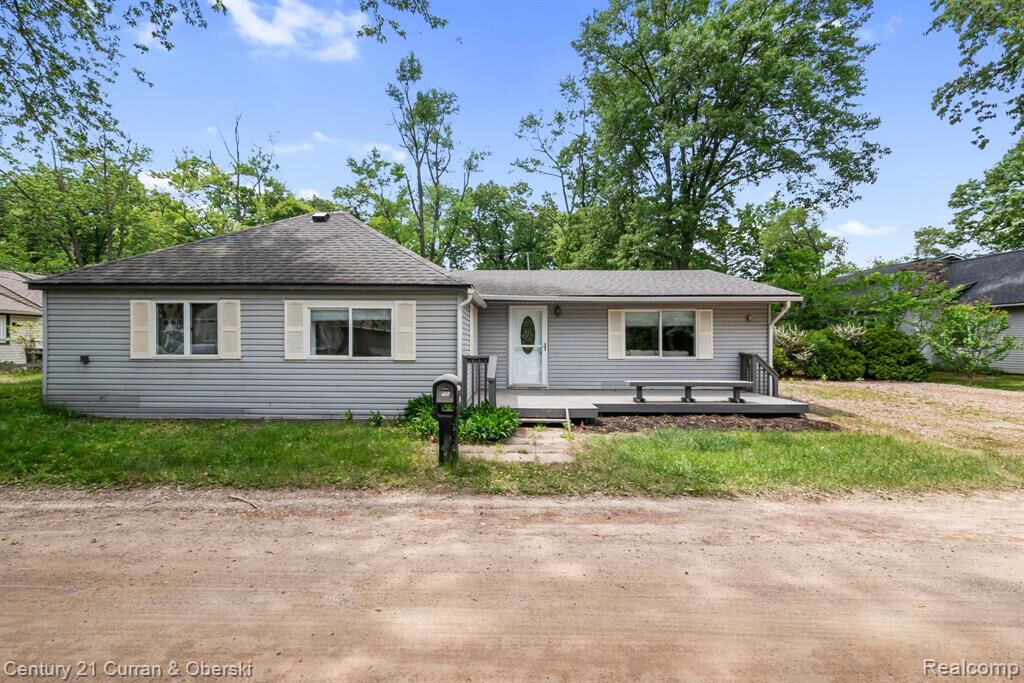 Property Photo:  2374 Lakena Road  MI 48324 