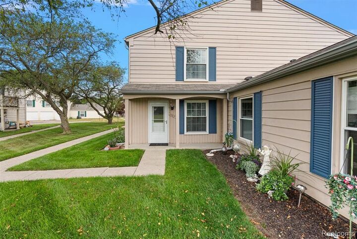 Property Photo:  2763 Fox Hollow Court  MI 48360 