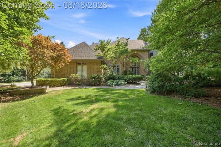 Property Photo:  853 Lone Pine Road  MI 48302 