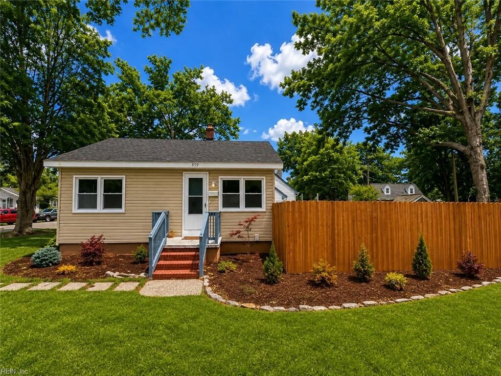 Property Photo: 859 Alma Dr VA 23518