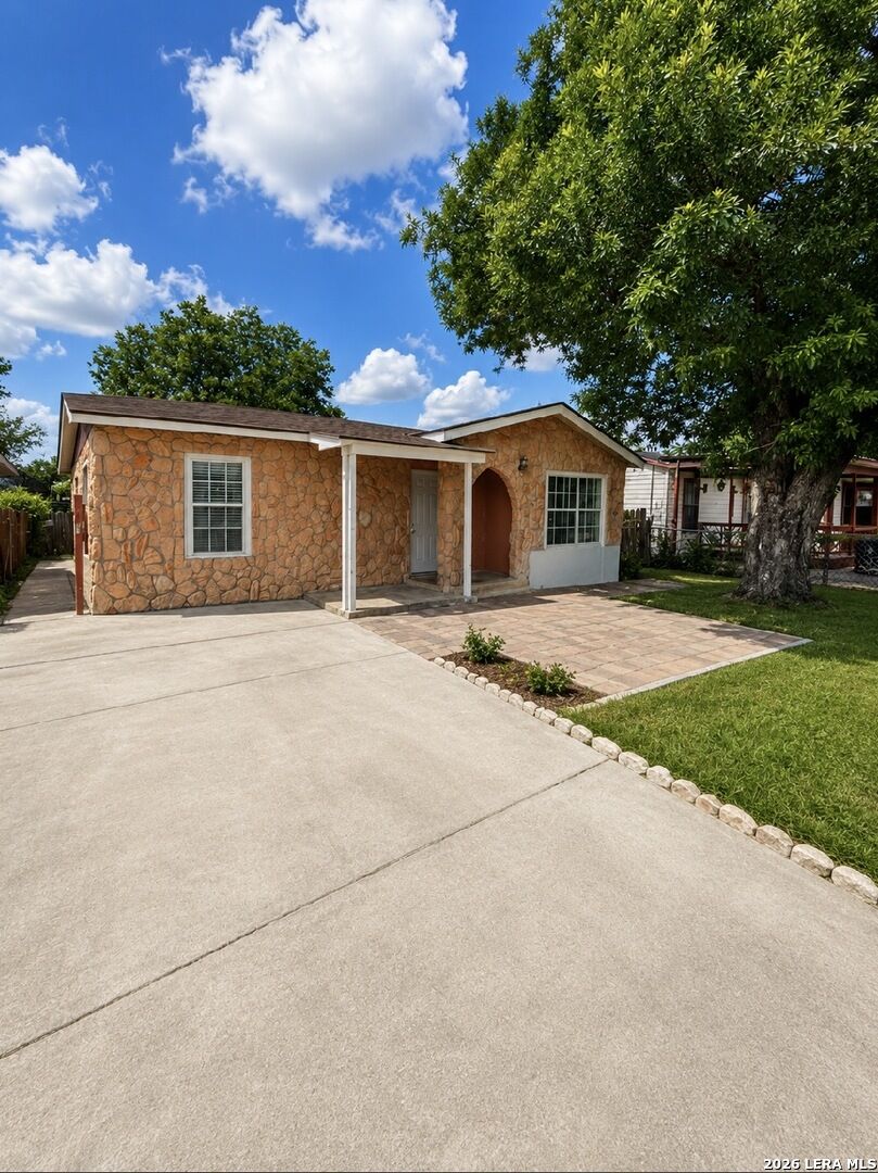Property Photo:  130 Pickford Ave  TX 78228 