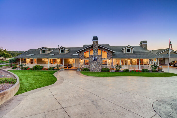 Property Photo:  2490 Nightshade Place  CA 93420 
