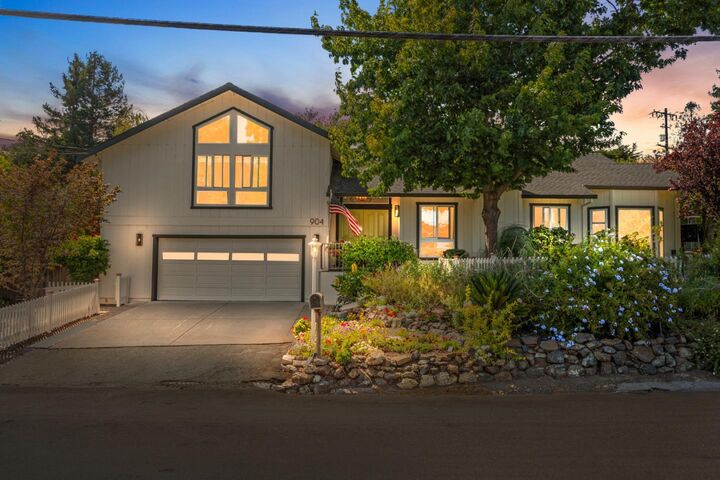Property Photo: 904 Lakeview Way CA 94062