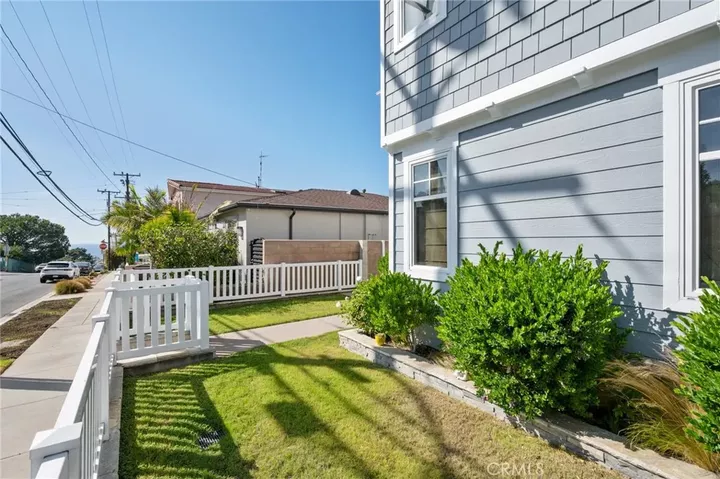 Property Photo:  711 30th  CA 90254 