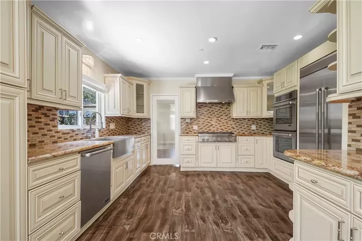 Property Photo: 1025 E San Jose Ave CA 91501