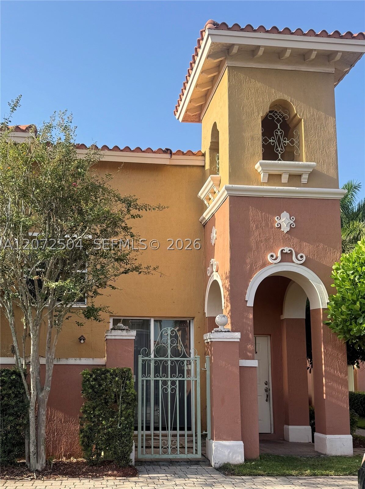Property Photo:  