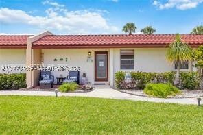 Property Photo:  302 Lake Evelyn Dr 302  FL 33411 