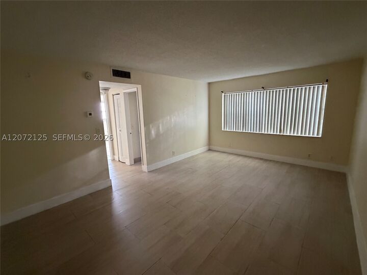 Property Photo: 241 SE 9th Ave 109 FL 33060