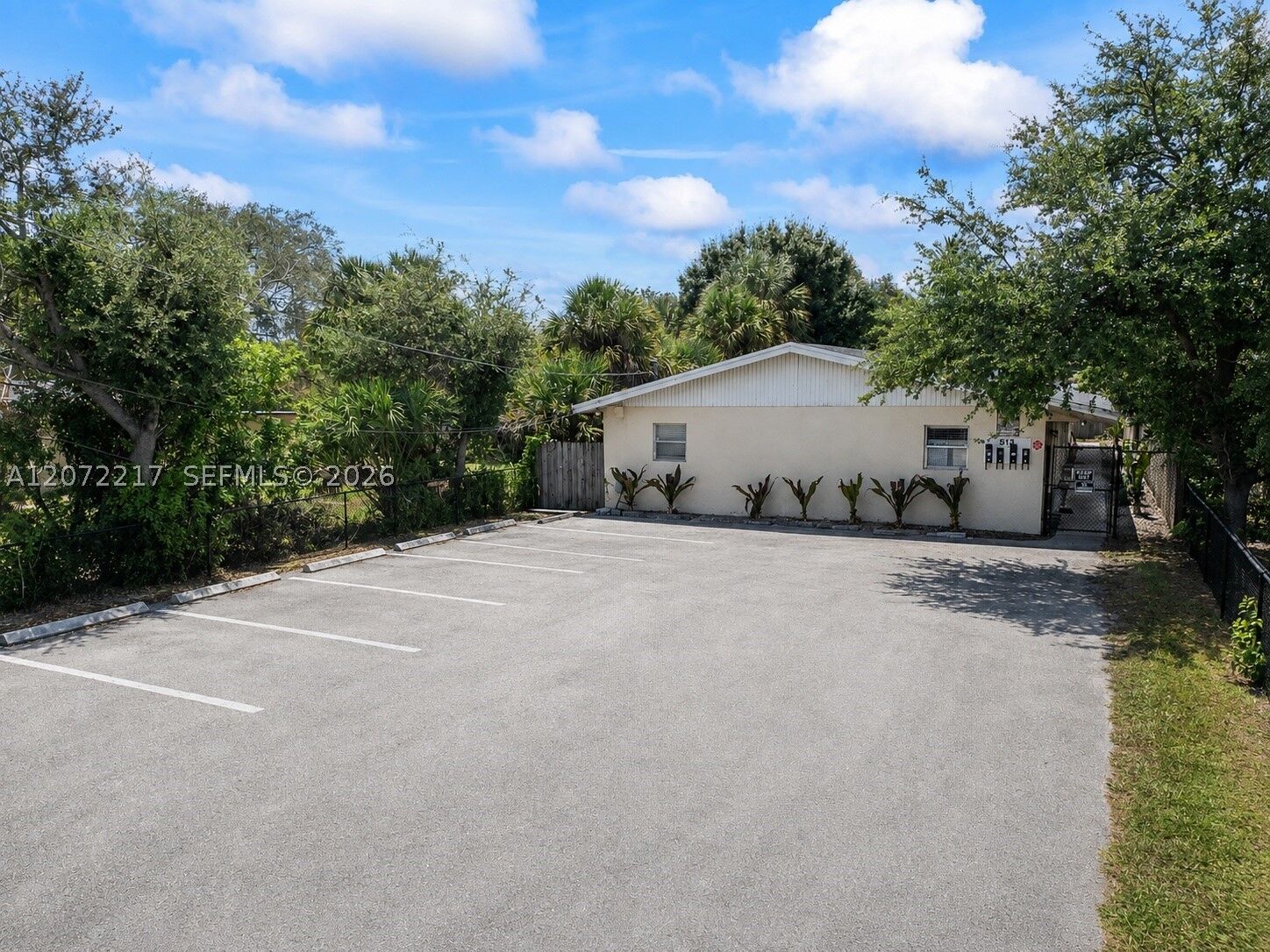 Property Photo: 513 NW 22nd Ave FL 33311