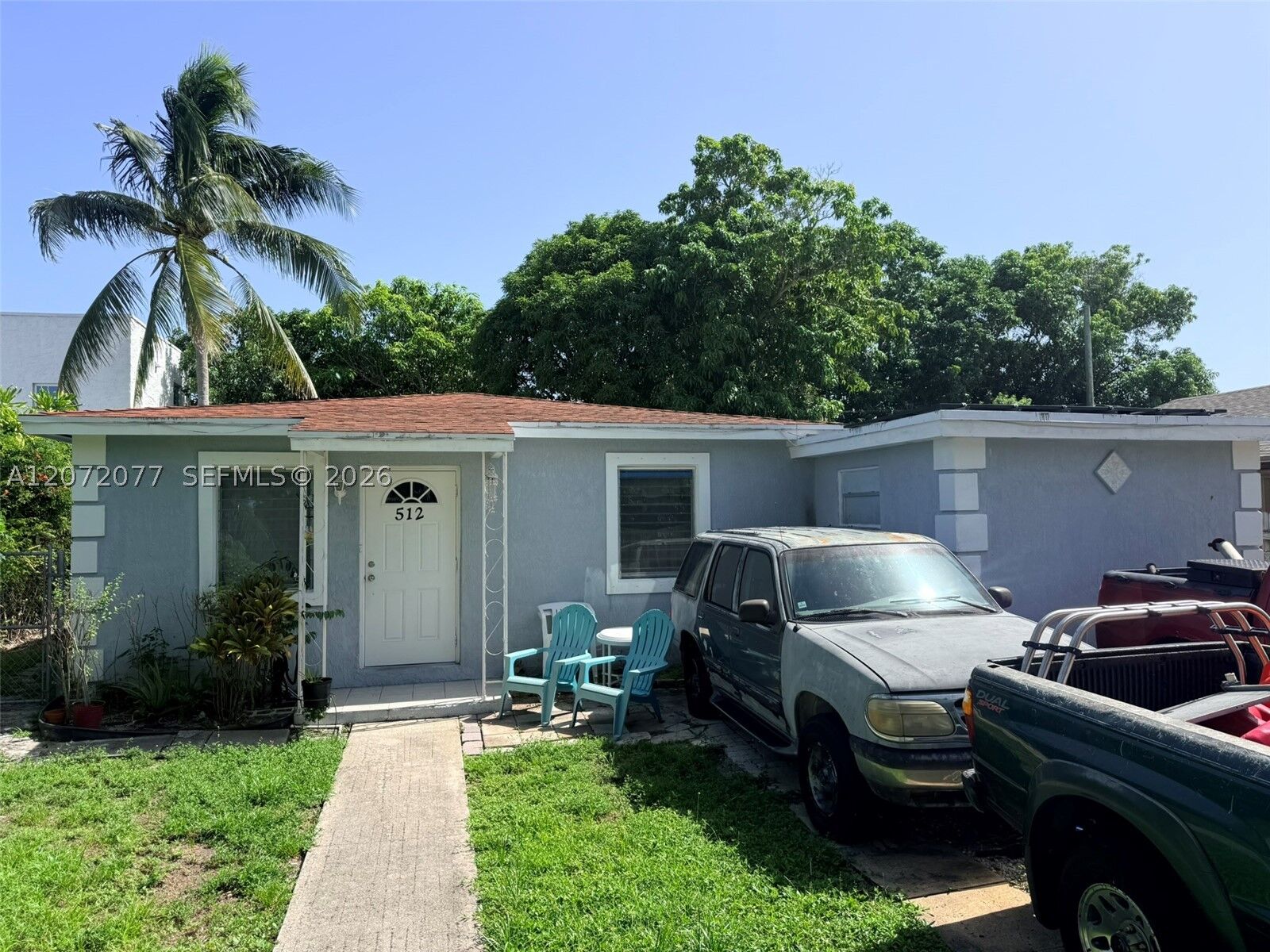Property Photo: 512 Independence Rd FL 33405