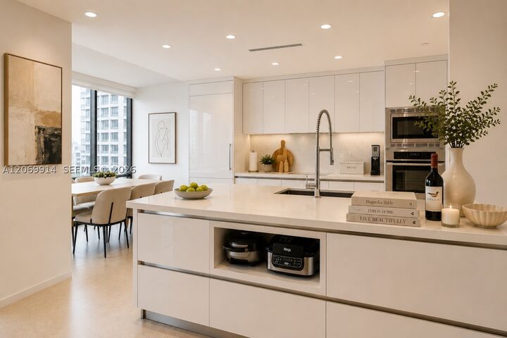 Property Photo: 520 Brickell Key Dr A1421 FL 33131
