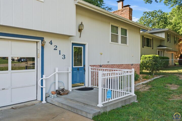 Property Photo:  4213 SE Virginia Ct  KS 66605 