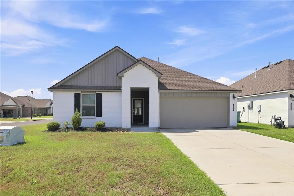 Property Photo: 293 Sawyer Dr Drive LA 70665