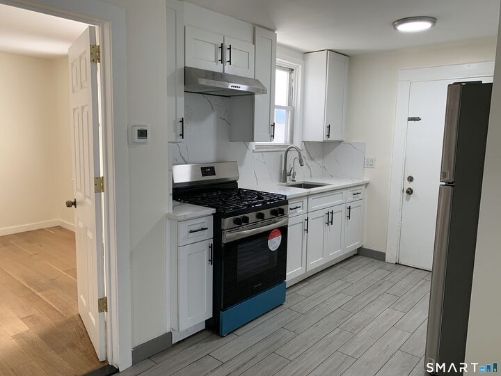 Property Photo: 424 Dixwell Avenue 1 CT 06511