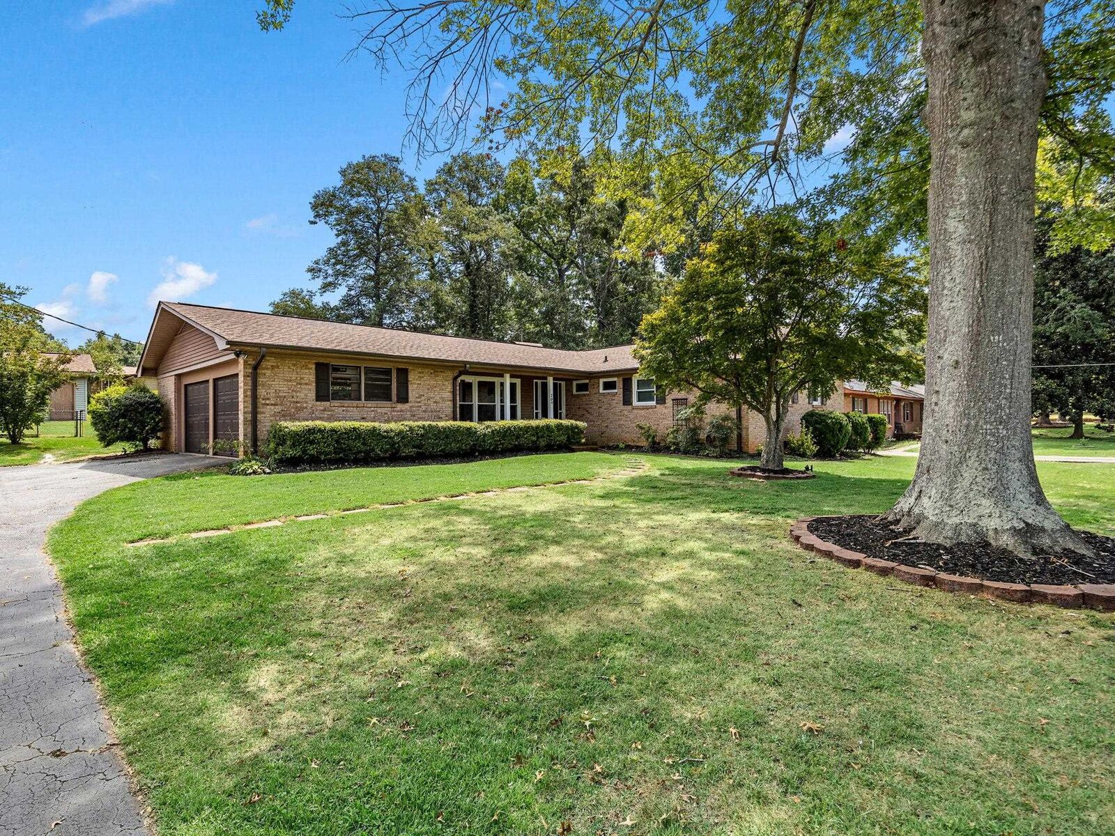 Property Photo:  209 Navaho Drive  SC 29301 