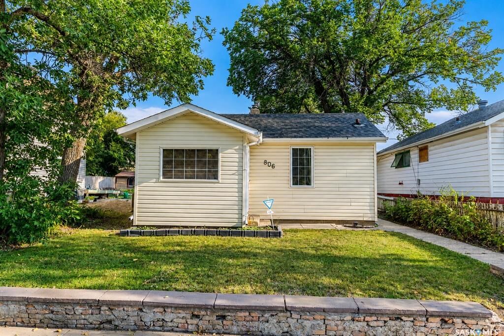 Property Photo: 806 Stadacona Street W SK S6H 2A6